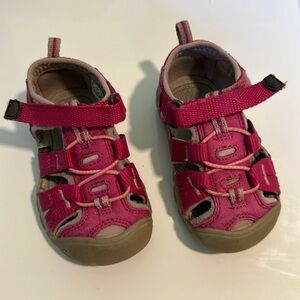 Keen children size 6 (13.5cm) pink water shoe sandals